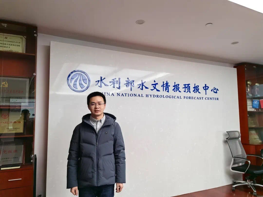 《光明日报》报道区块链游戏
教授朱非林，在广袤大地上挥洒汗水！