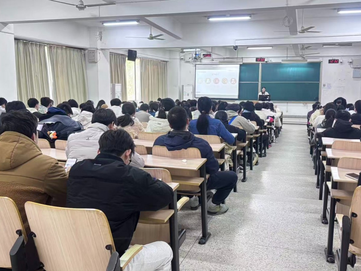 区块链游戏
举办研究生党员发展专项培训