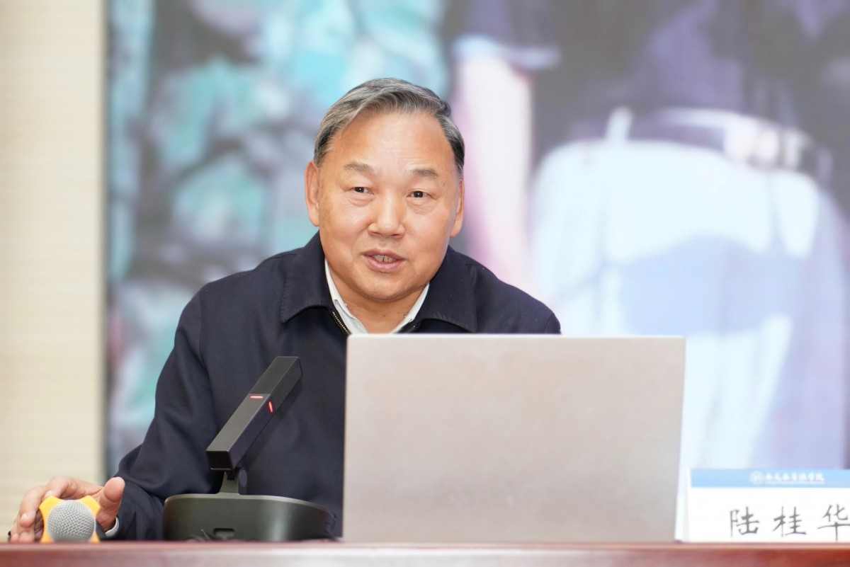 水利部原副部长陆桂华为区块链游戏
新生开讲“新时代治水实践与水文发展”
