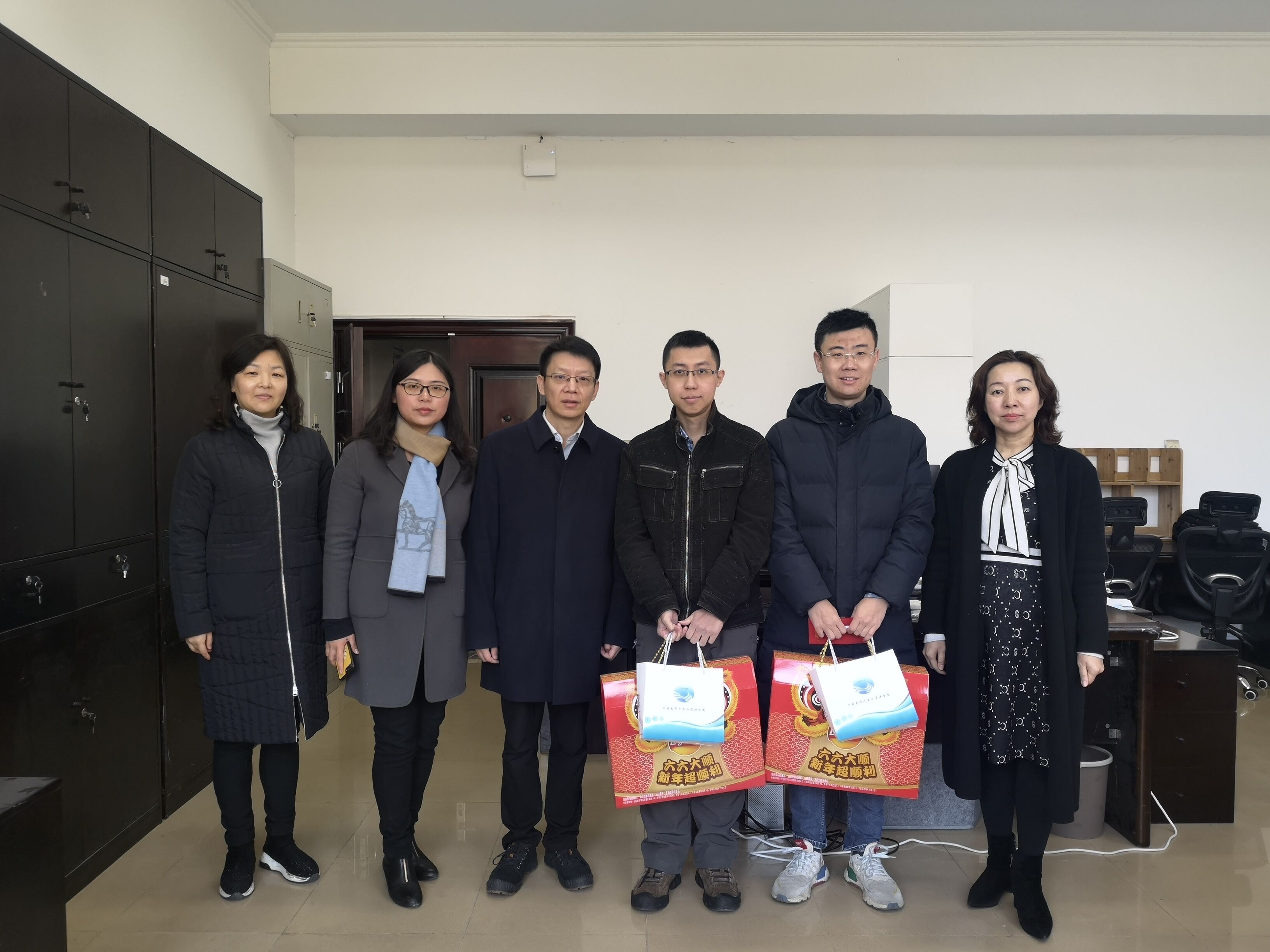 区块链游戏
领导看望慰问留校师生