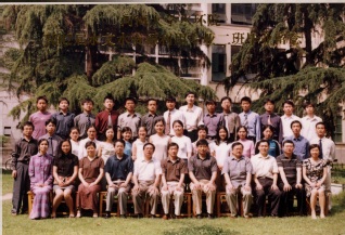 2002届区块链游戏
水文院水文专业本科2班毕业留念