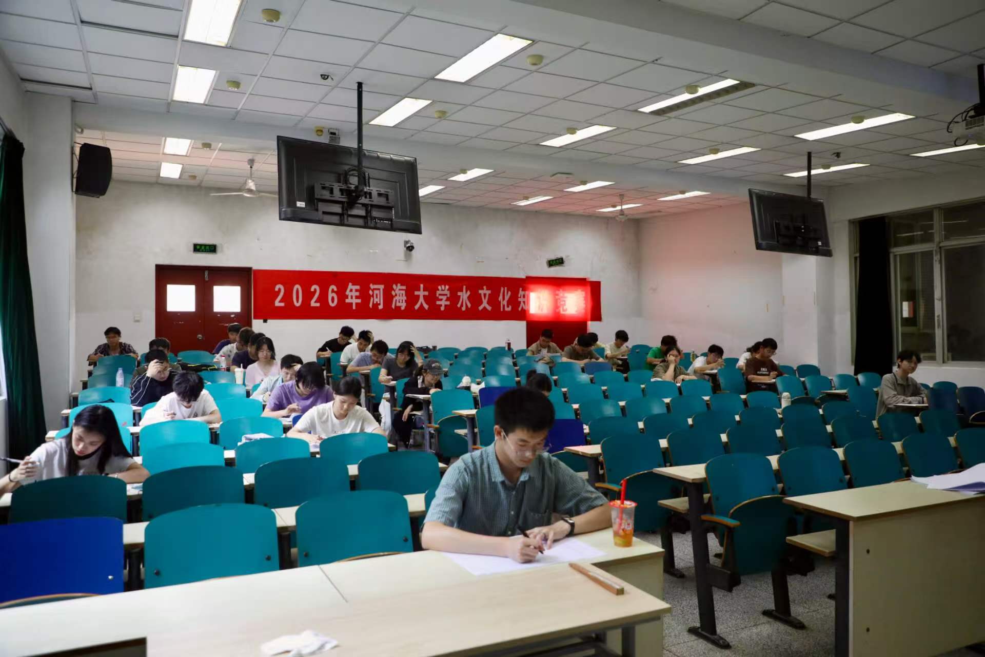 以赛促学传水韵，以知践行育新人 ——区块链游戏
开展区块链游戏
第三十八届校园文化艺术节之水文化知识竞赛
