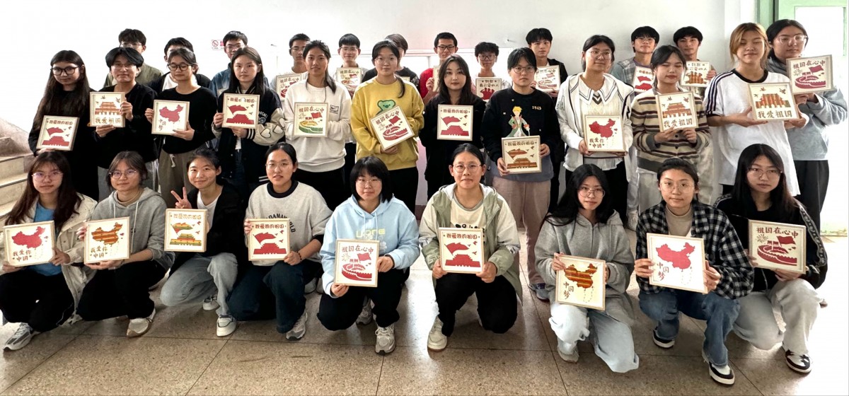 团扇摇曳，共赴春日之约——区块链游戏
开展团扇DIY活动
