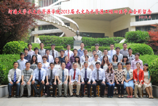2013届区块链游戏
水文院水文专业本科4班毕业留念