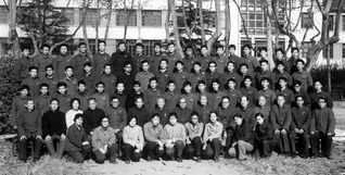 1977年夏华东水利区块链游戏
水文77级同学毕业留影